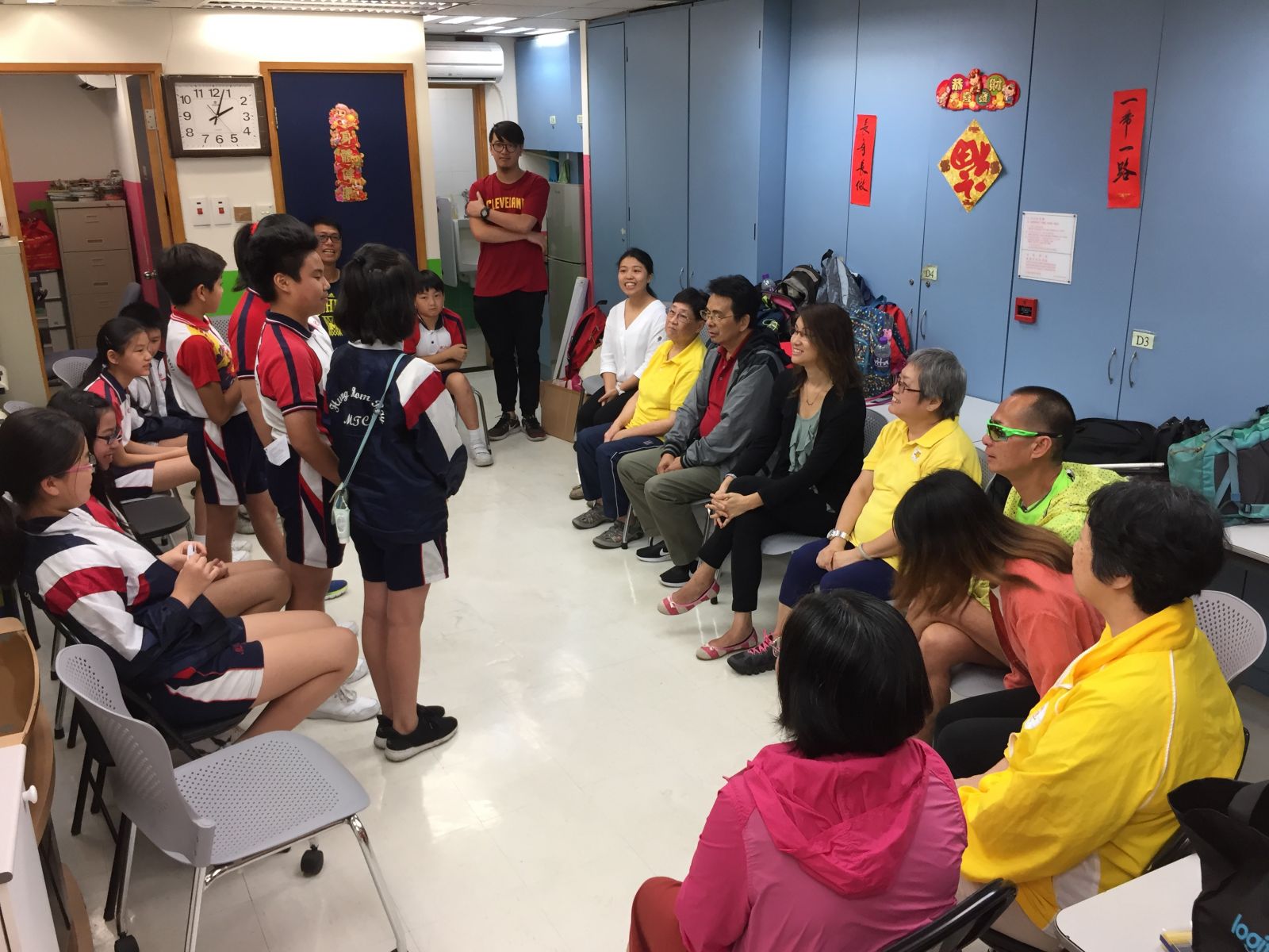 視障會員與學生分享個人經歷